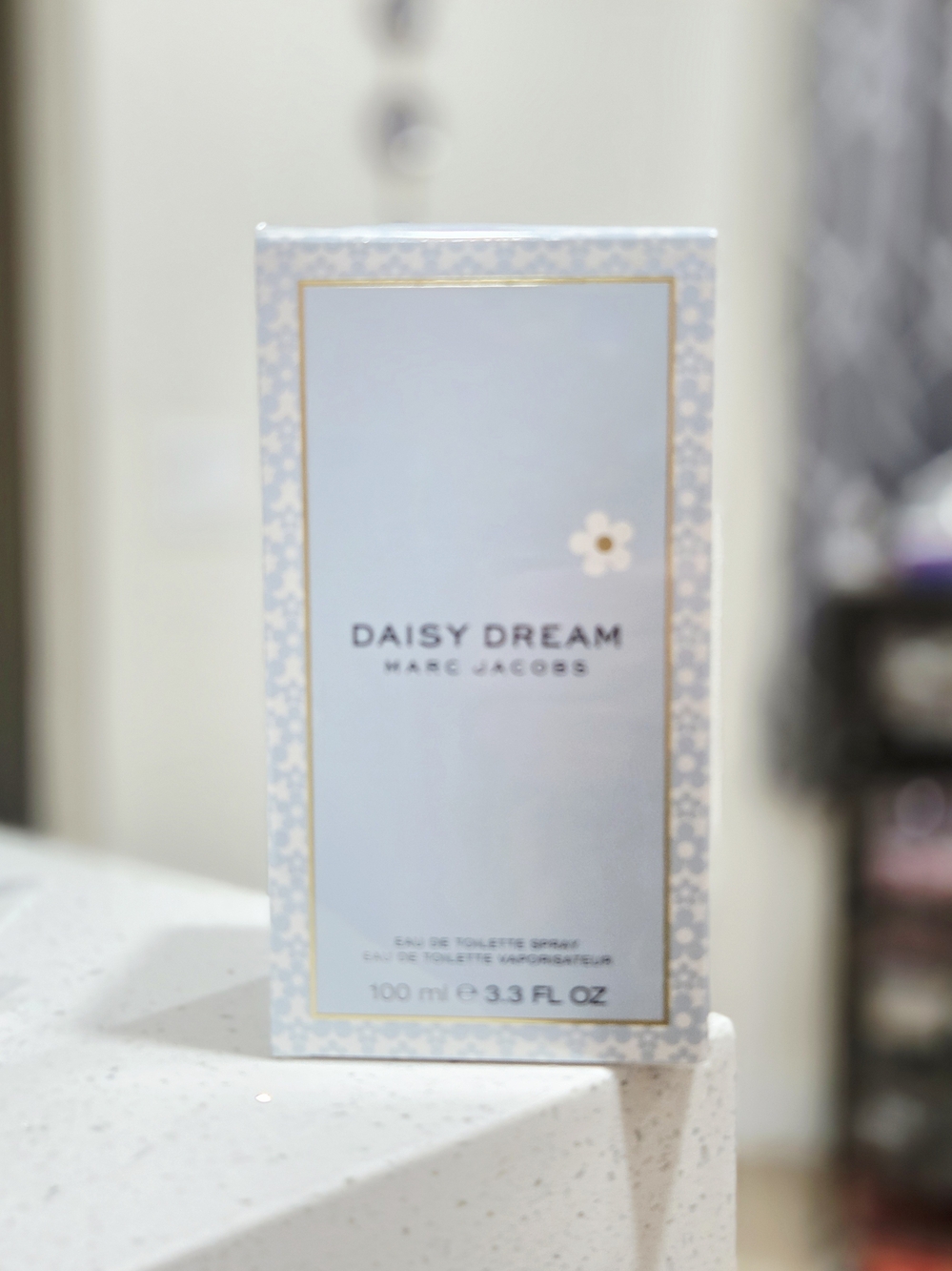 Marc Jacobs Daisy Dream in Pale Blue and White Box
